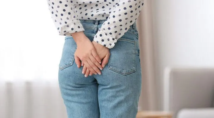 Jak radzić sobie z wypadającymi hemoroidami po porodzie? Porady i wsparcie dla świeżych mam