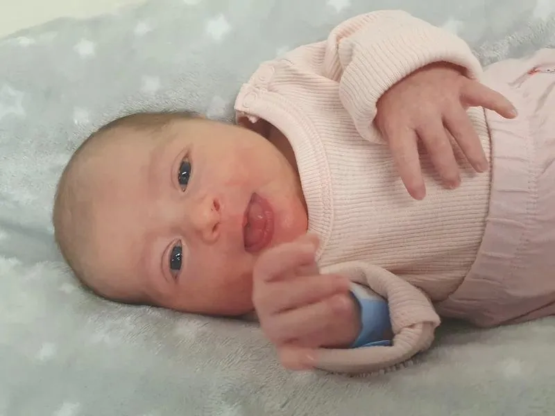 Magia chwili: Zdjęcia noworodków zaraz po porodzie, które wzruszają do łez