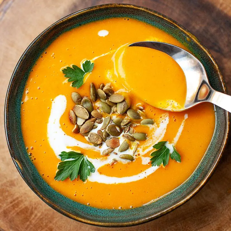 Zupa z dyni dla mam karmiących piersią – zdrowe i pyszne połączenie